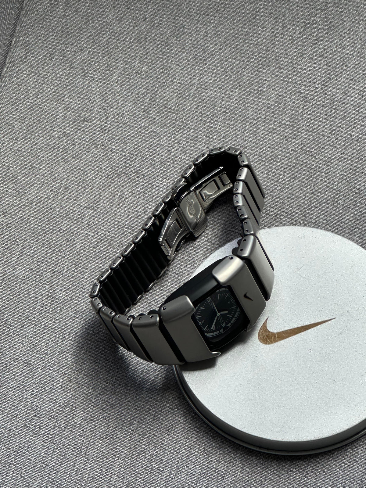 Nike D-Line Satin Silver Analogue Watch with White Dial | Rare Collectible | Unisex Retro Sports Timepiece